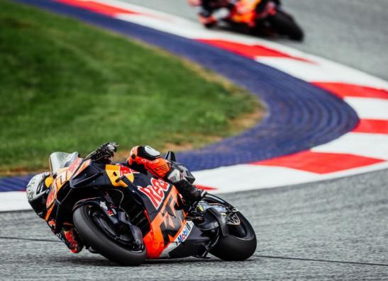 Acosta termine 4e au MotoGP™ d'Autriche alors que Red Bull KTM se classe parmi les sept premiers sur son terrain.