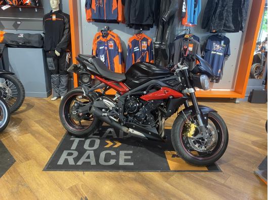 TRIUMPH STREET TRIPLE 675 R