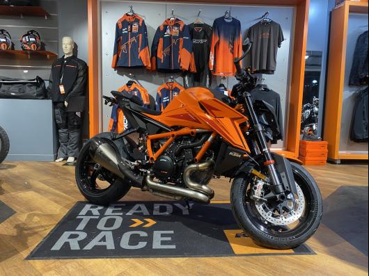 photo-annonce-ktm-1390-super-duke-r_673f00334f90b812772267.jpg